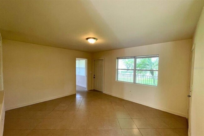 Foto del edificio - 1375 Drew St