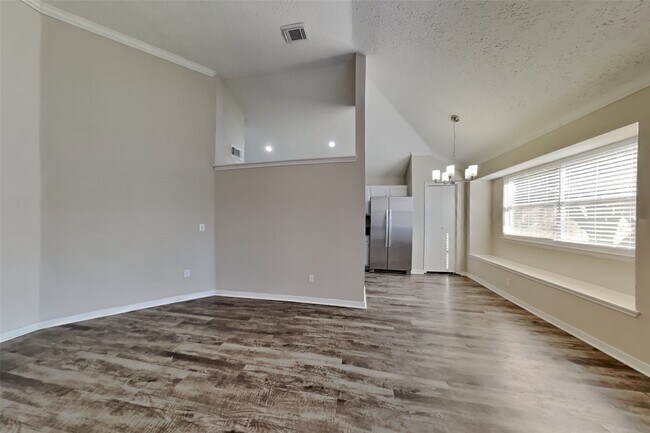 Building Photo - 2515 Chestnut Cir