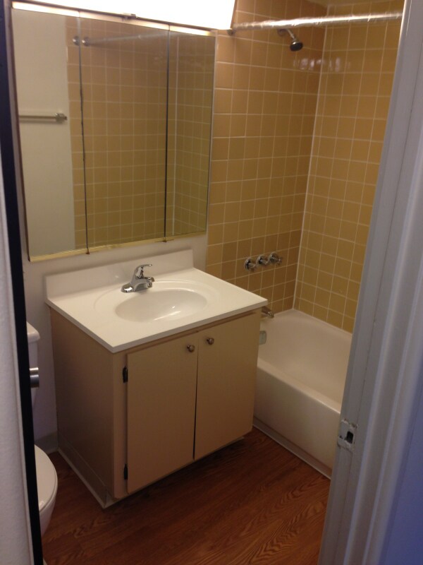 Foto del edificio - 336 N Green Bay Rd