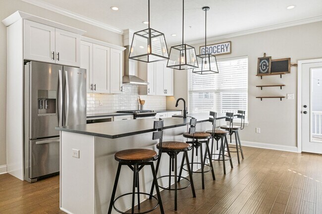 Building Photo - Luxury 3-Bedroom, 4-Bathroom House in Sout...