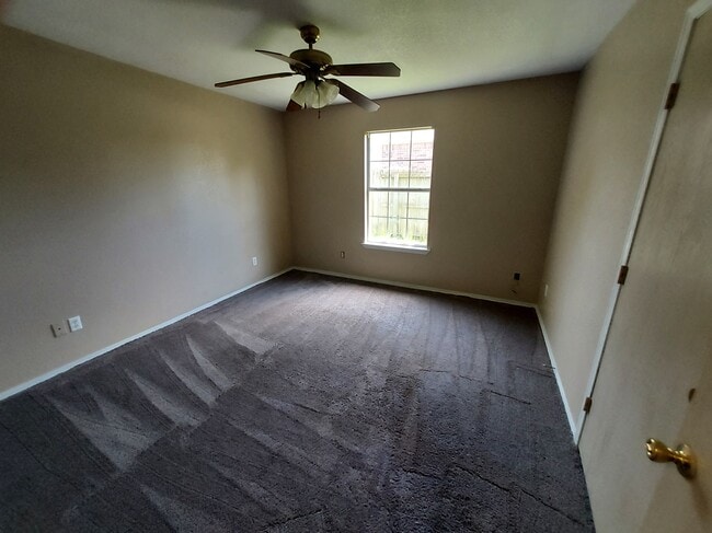 Building Photo - 204 Killdeer Dr