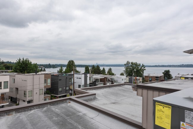 Foto del edificio - Pointe Vista - 3 bedrooms