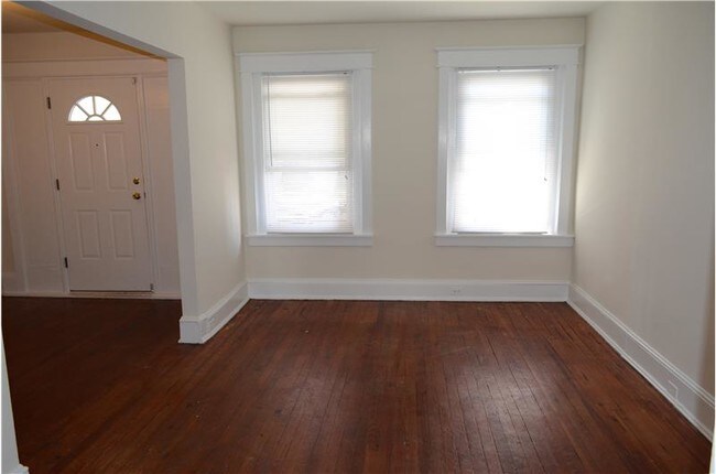 Building Photo - 1033 Elsinore Pl