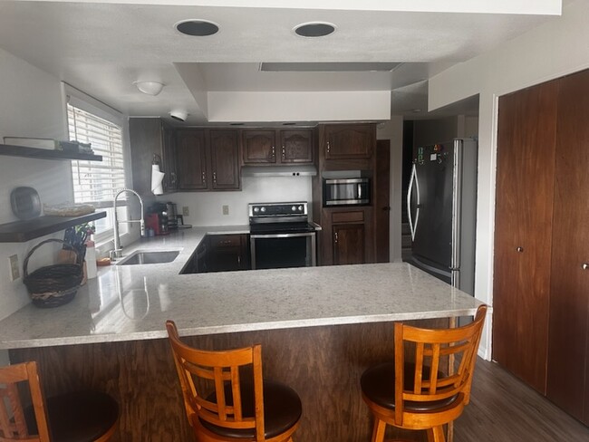 Building Photo - 2061 Royal Ct