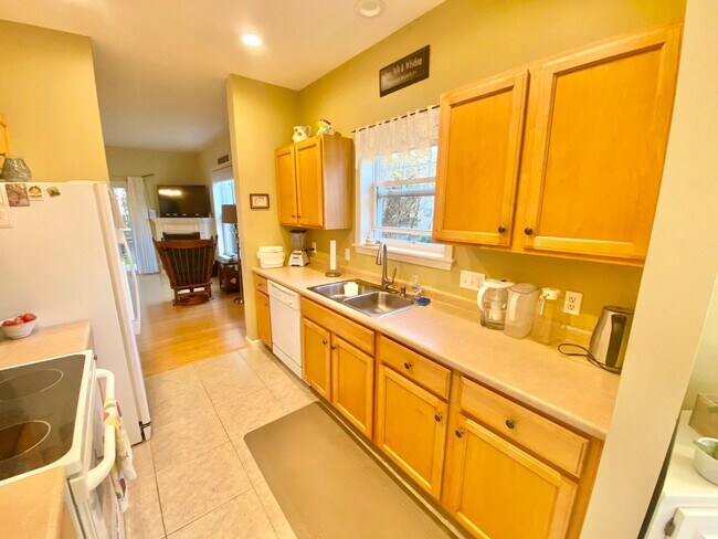 Building Photo - Furnished 2 or 3 bedroom condo Essex Junction