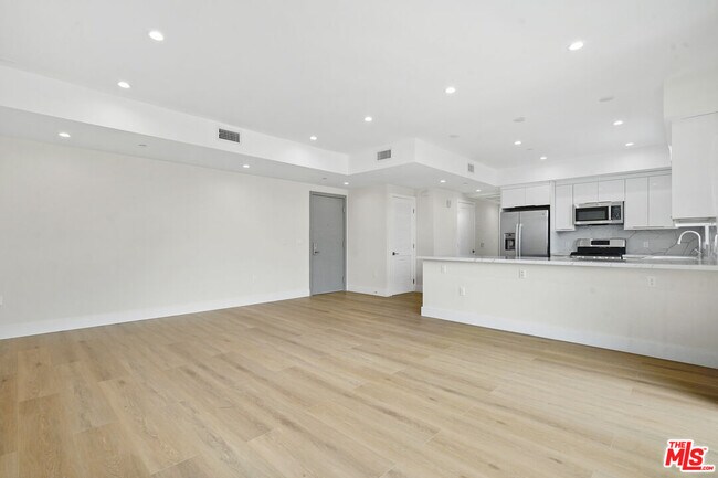 Building Photo - 11042 La Maida St