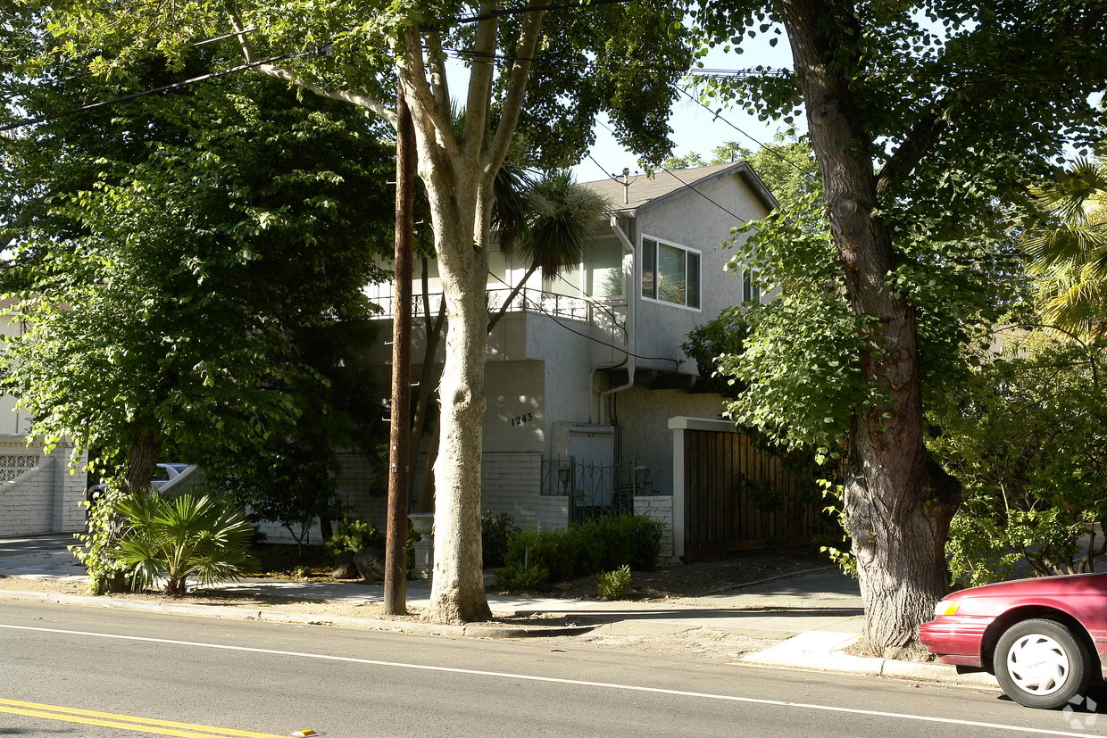 Primary Photo - 1243 Laurel St