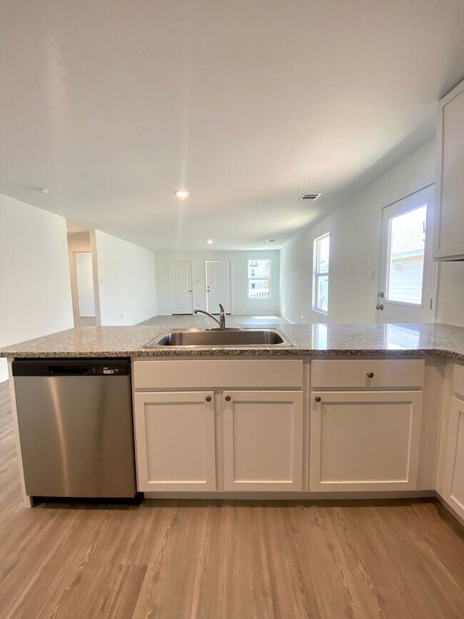 Building Photo - CULEBRA /1604 AREA ** $1595/Month**