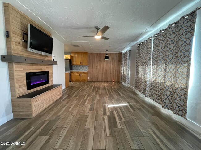 Foto del edificio - 3536 E Oak St