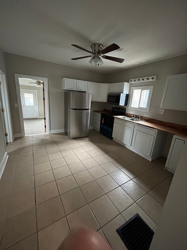 Building Photo - 1232 Lane St