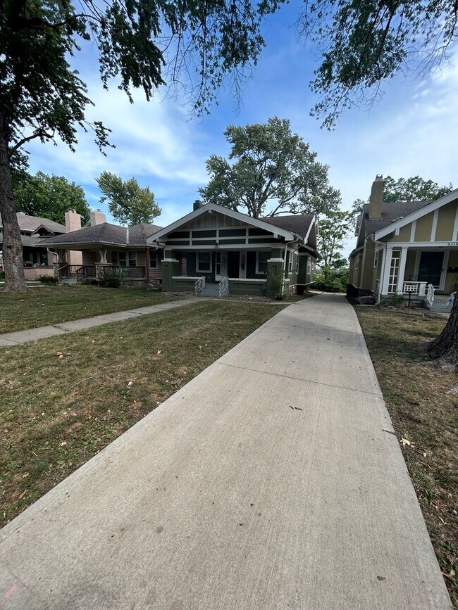 Building Photo - AVAILABLE NOW! Kansas City Home near UMKC ...