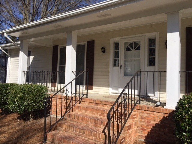 Building Photo - CARMEL ROAD - QUAIL HOLLOW Area RANCH HOME