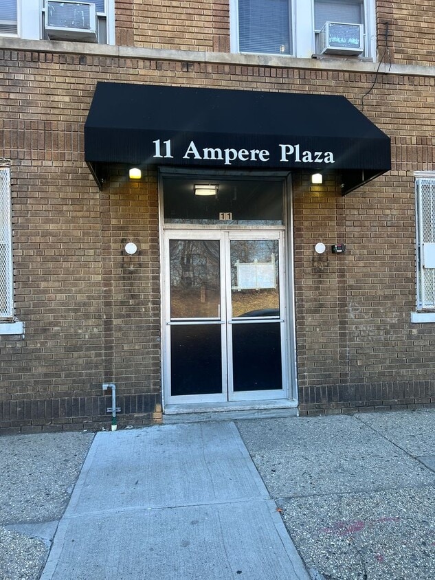 Primary Photo - 11 Ampere Plaza