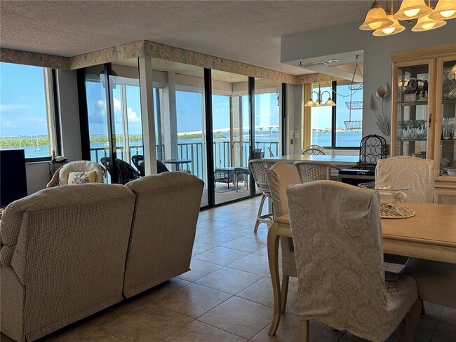 Foto del edificio - 6295 Bahia Del Mar Cir