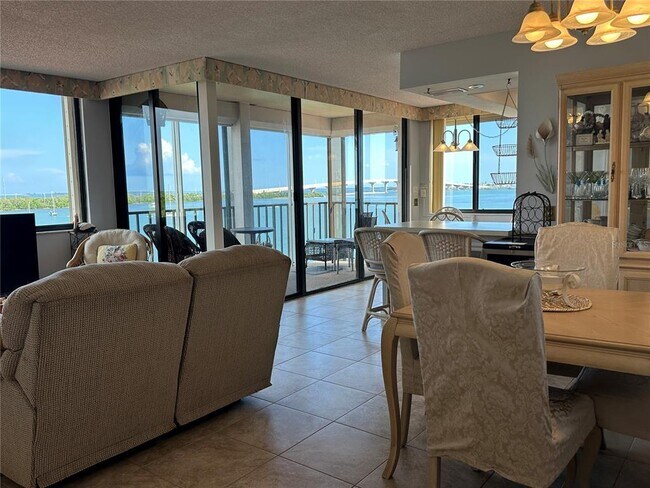 Building Photo - 6295 Bahia Del Mar Cir