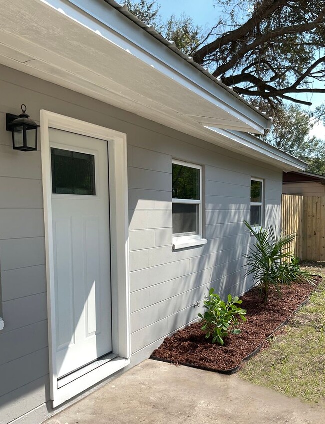 Foto del edificio - GORGEOUS 3BR/1BA Block Home! NO APPLICATIO...