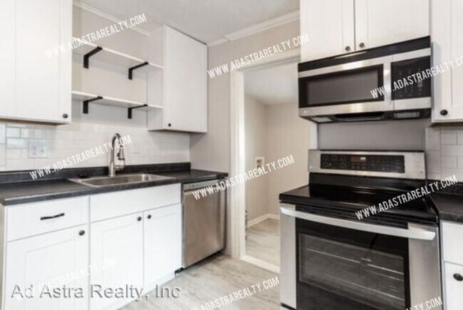 Foto del edificio - Beautifully Remodeled Independence Home-Available NOW!!