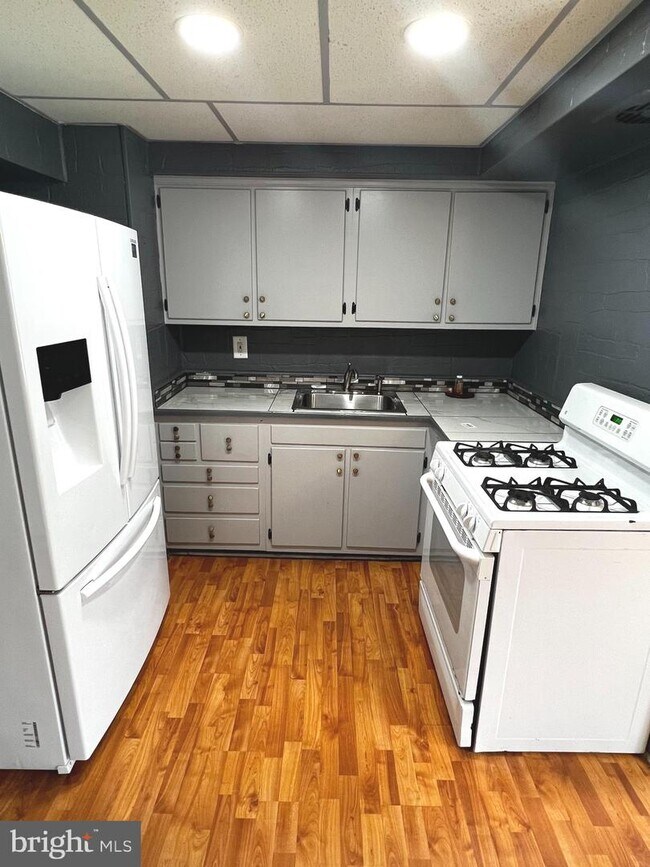 Foto del edificio - 2606 Wegworth Ln