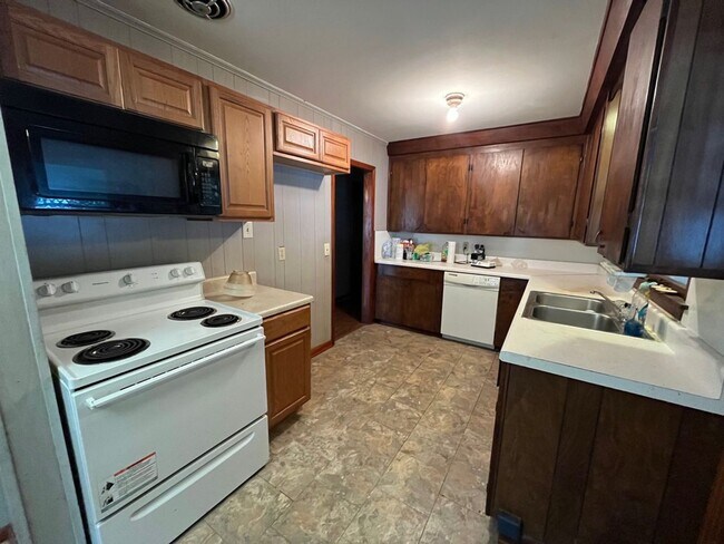 Foto del edificio - 472 E Jordan Ave