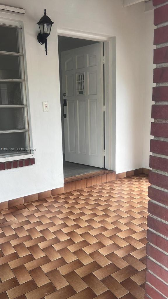 Foto del edificio - 3347 SW 23rd St