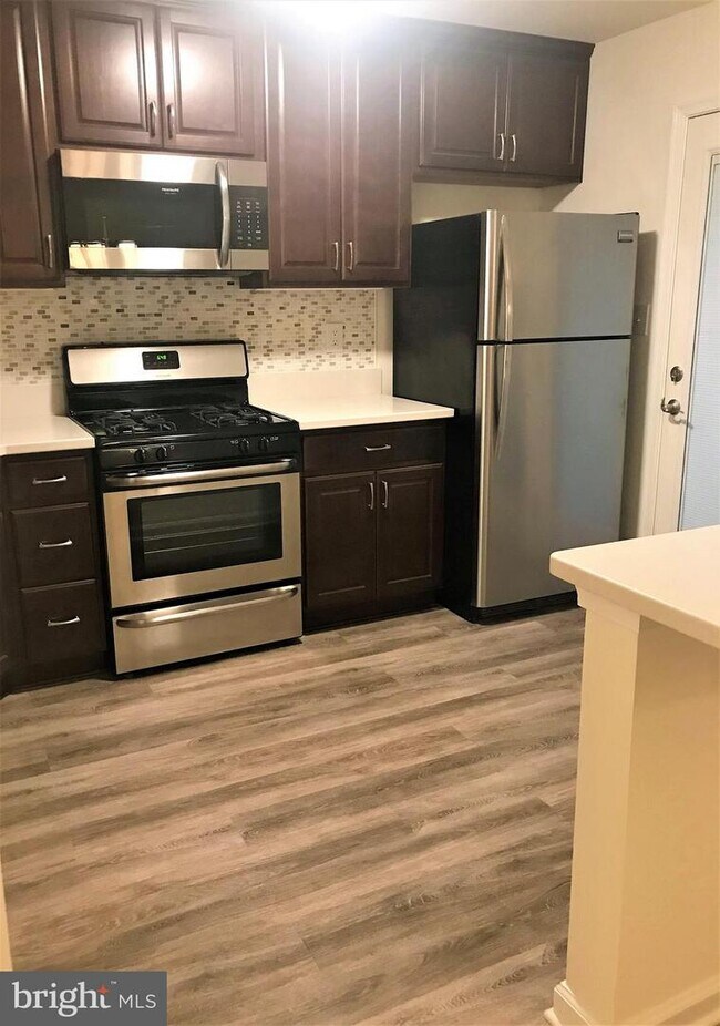 Foto del edificio - 9216 Ridgefield Cir