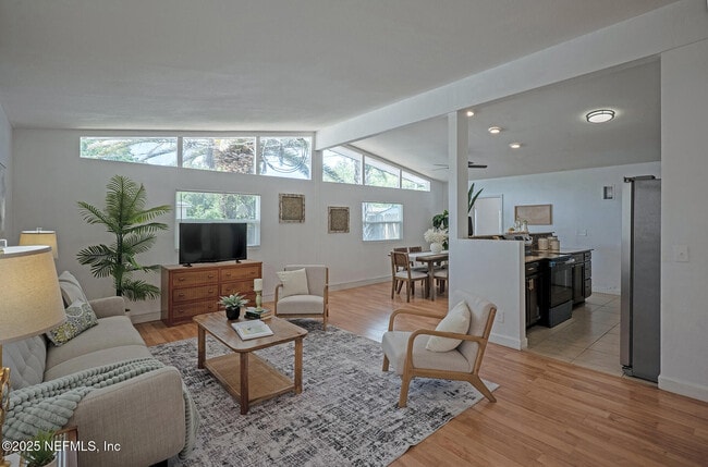 Building Photo - 2565 Burlingame Dr W