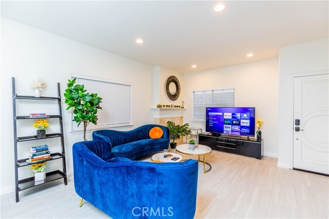 Building Photo - 46 S Lotus Ave