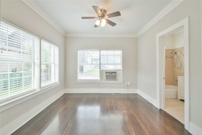 Foto del edificio - 903 Oakhurst St