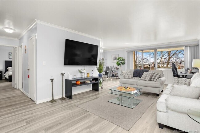 Foto del edificio - 50 Glenbrook Rd