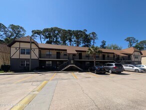 Building Photo - 3039 Sir Hamilton Cir