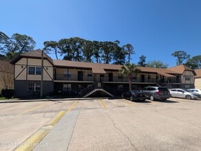 Building Photo - 3039 Sir Hamilton Cir