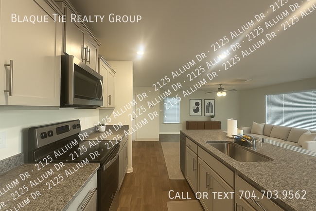 Building Photo - 2125 Allium Dr