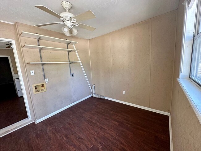 Foto del edificio - 2 Bedroom Cabin with Hill Country Views
