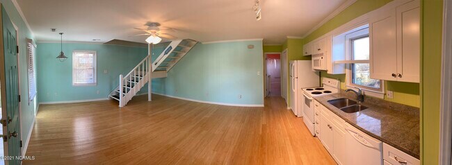 Building Photo - 307 Cedar St