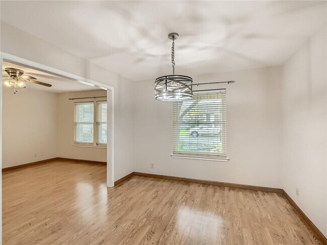 Foto del edificio - 9104 Frostwood Trail