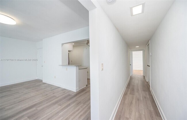 Building Photo - 301 Sunrise Dr