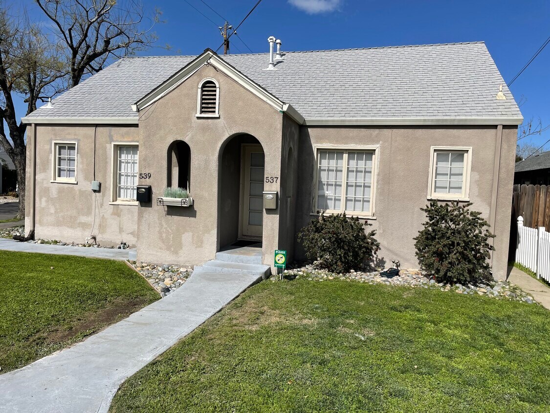 Duplex in Tracy - 539 W 12th St