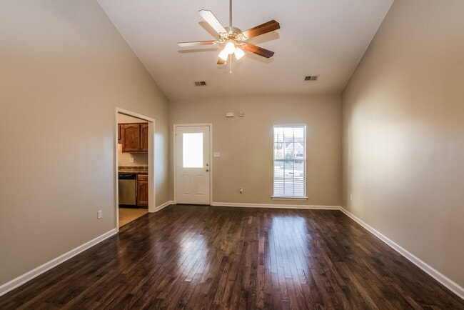 Building Photo - 1146 Warwick Pl