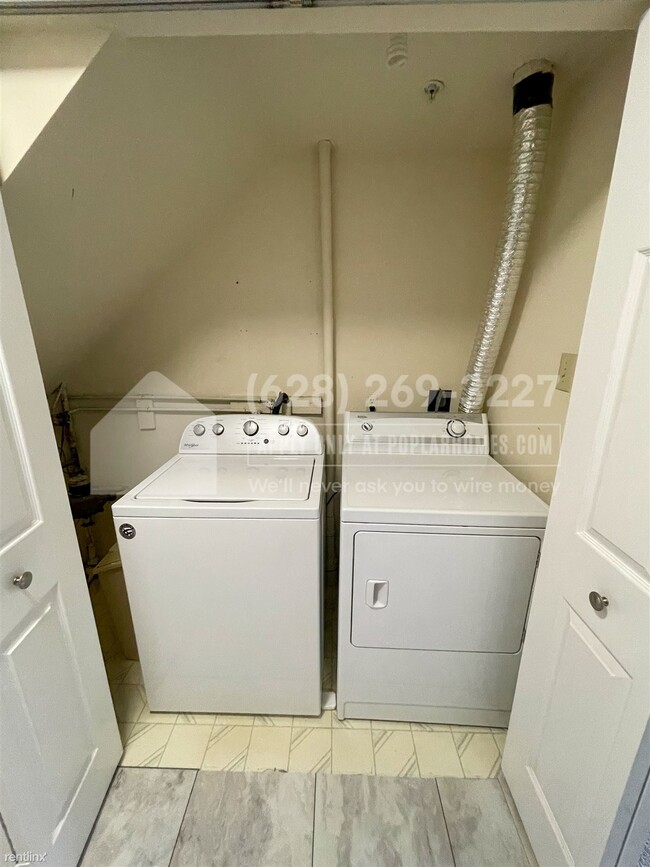 Building Photo - 3 br, 2 bath Townhome - 15930 Edgeview Ter...