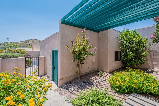Foto del edificio - 4950 N Valle Rd
