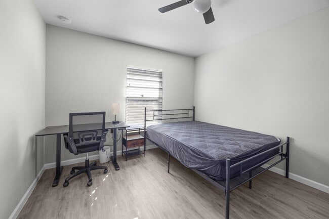 Building Photo - 3300 NW 15th Ln