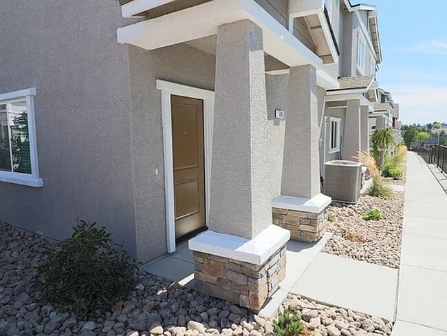 Building Photo - BRAND NEW - GRANITE - STAINLESS - LVP - CE...