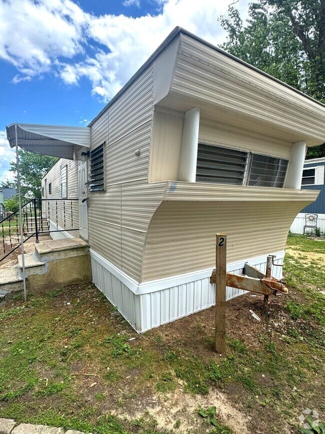 Building Photo - 2 Talmar Ln
