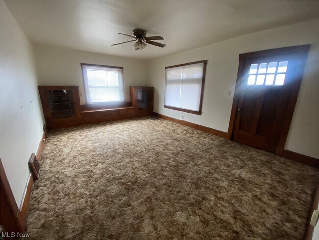 Foto del edificio - 133 E Ravenwood Ave