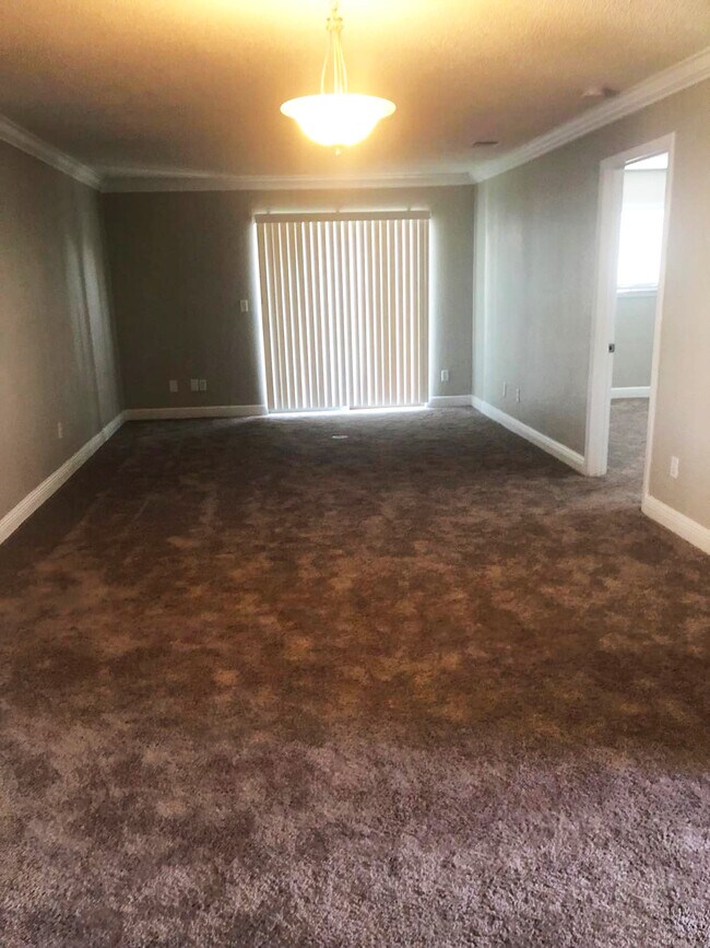 Livingroom - 7298 Ulmerton Rd