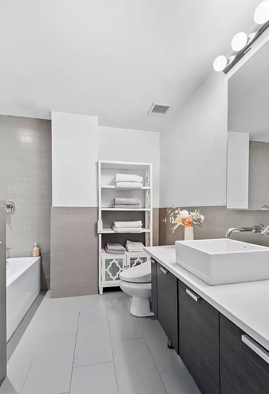 Foto del edificio - Comfortable Living in a Great Neighborhood