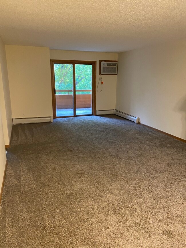 Living Room - Shorewood Place Apartments