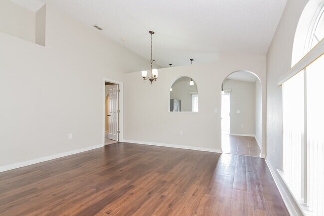 Foto del edificio - 5919 Lake Front Dr