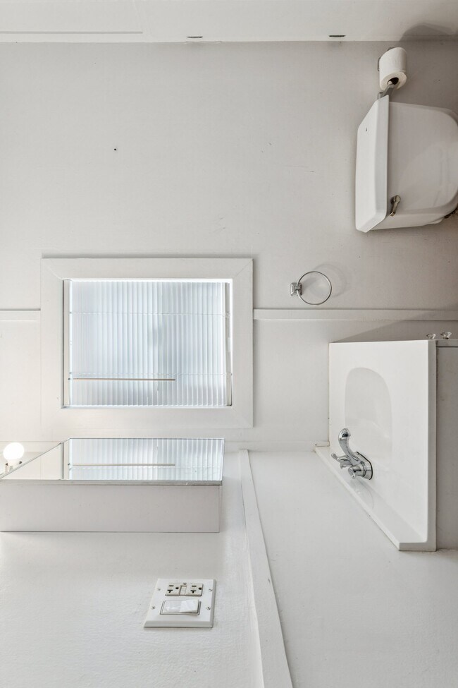 Foto del edificio - 22900 Redwood Way