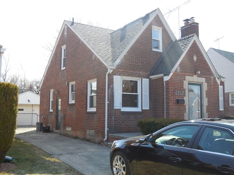 Primary Photo - 3 br, 2 bath House - 20252 Roscommon St